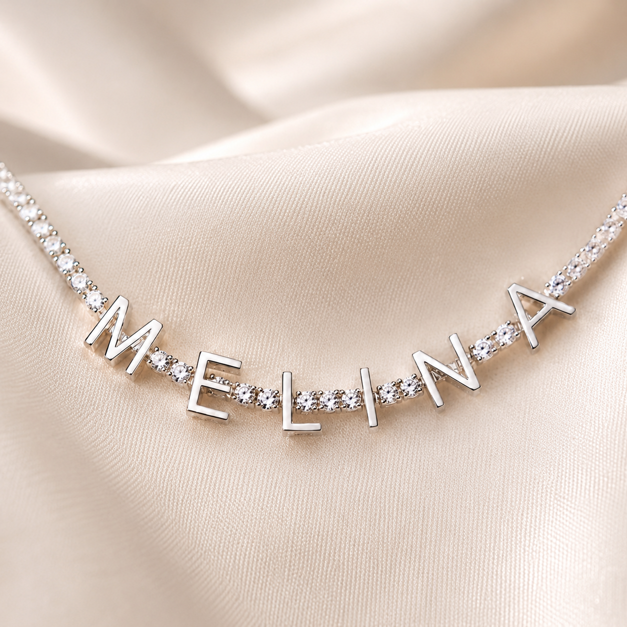 SHINING LETTER HALSKETTE