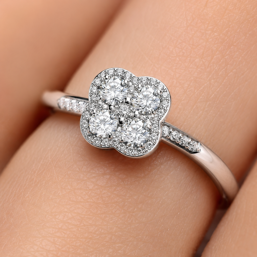 CLOVER RING